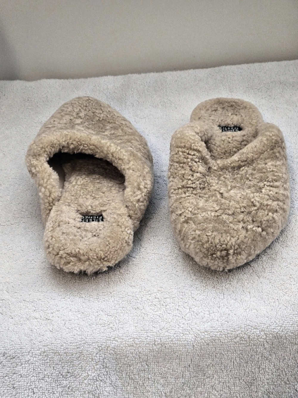 Eileen Fisher Vero Cuoio Shearling Slippers in Beige US 8